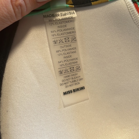 Miss Bikini - Picture 2 of 5